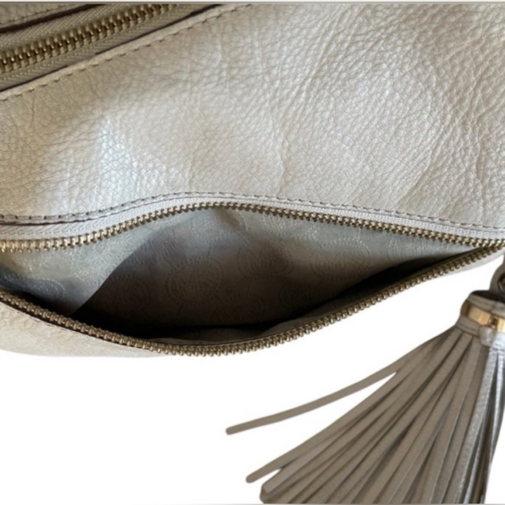 Michaels Kors Cream Pebbled Leather Hobo Slouch Satchel Tassel Purse Bag - Picture 14 of 16
